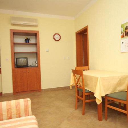 Apartments With A Parking Space Mali Losinj Ngoại thất bức ảnh