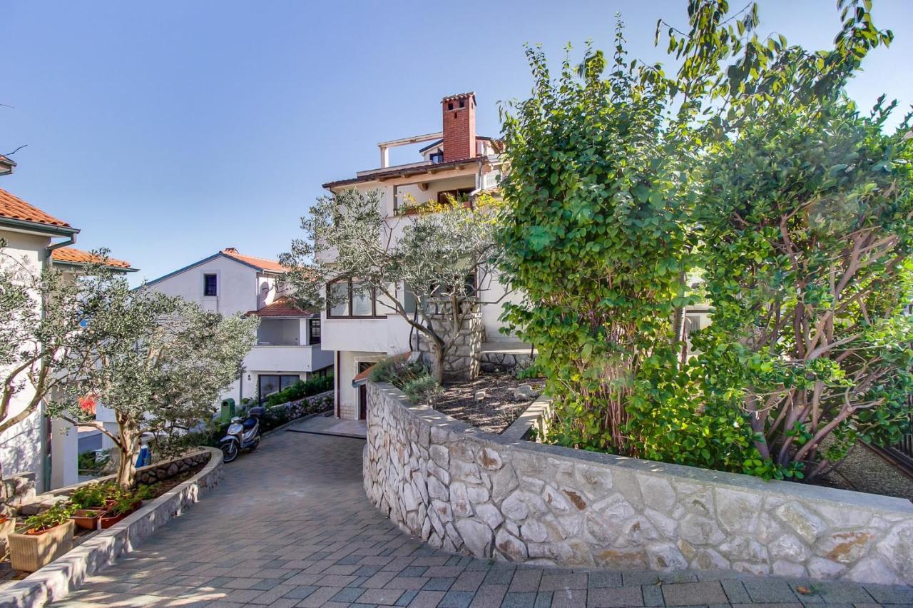 Apartments With A Parking Space Mali Losinj Ngoại thất bức ảnh