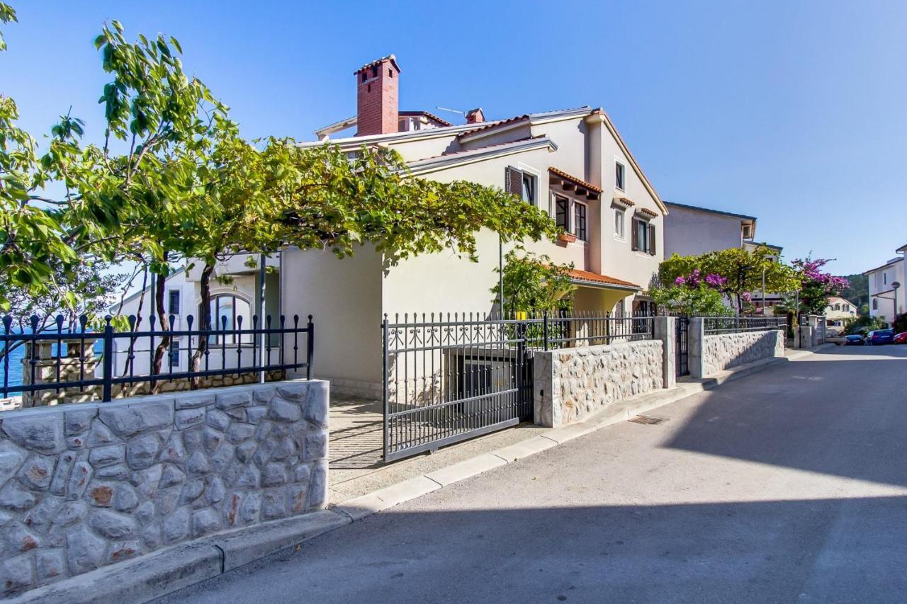 Apartments With A Parking Space Mali Losinj Ngoại thất bức ảnh