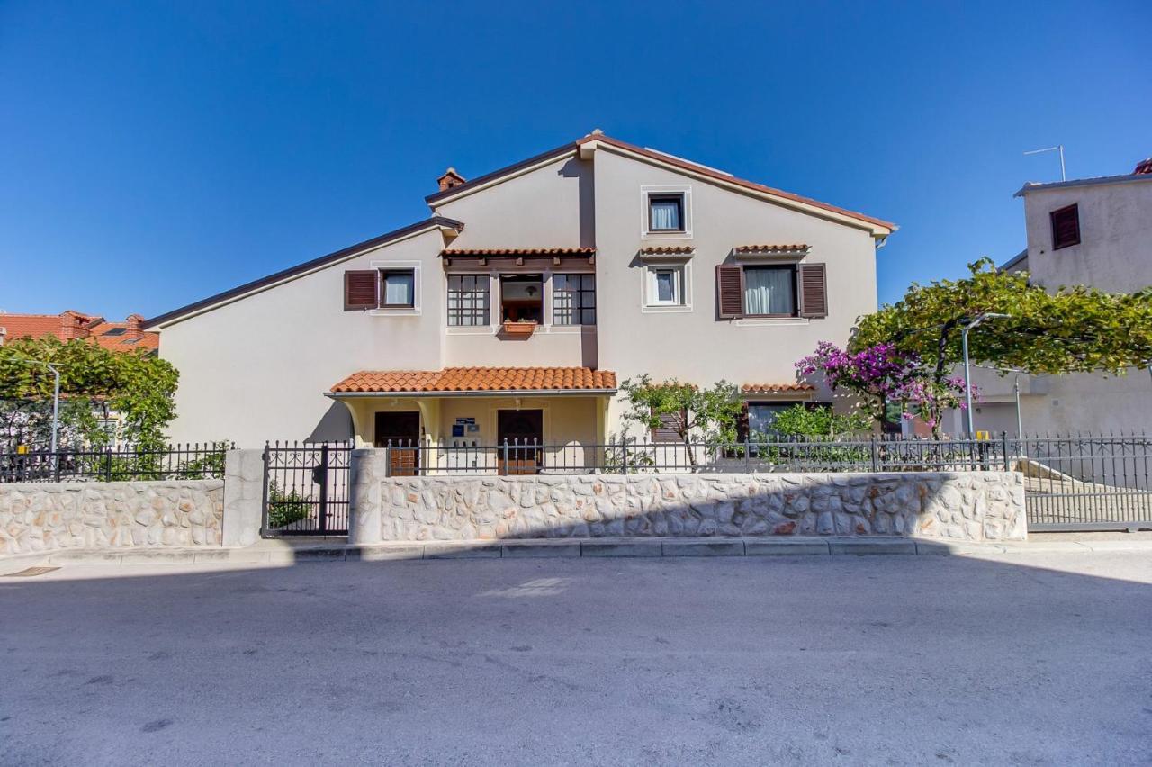 Apartments With A Parking Space Mali Losinj Ngoại thất bức ảnh