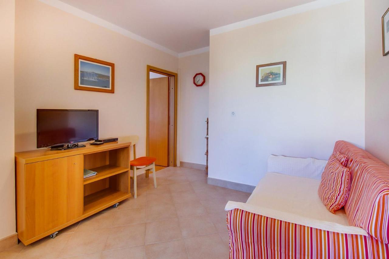 Apartments With A Parking Space Mali Losinj Ngoại thất bức ảnh