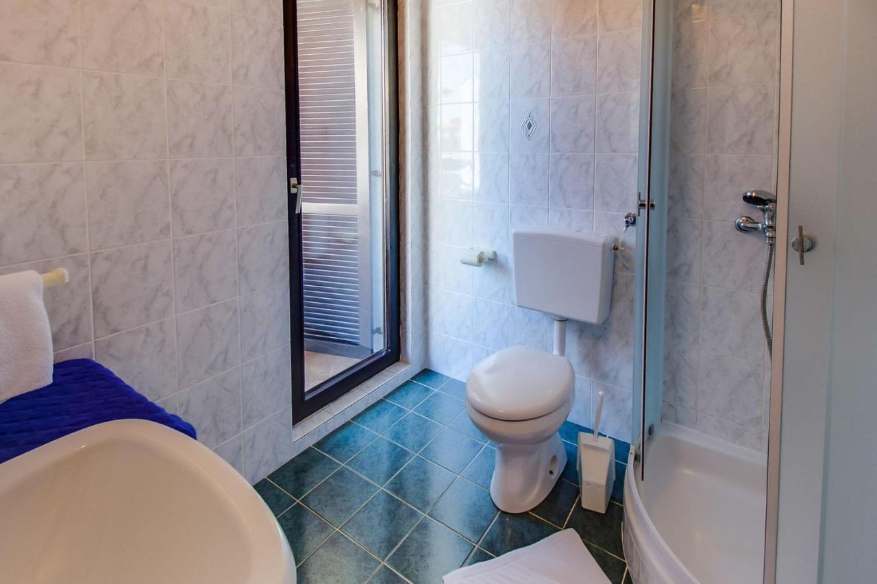Apartments With A Parking Space Mali Losinj Ngoại thất bức ảnh