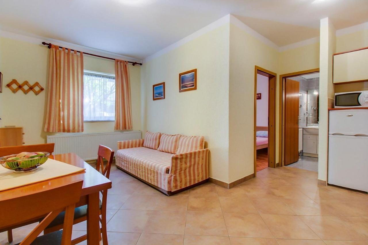 Apartments With A Parking Space Mali Losinj Ngoại thất bức ảnh