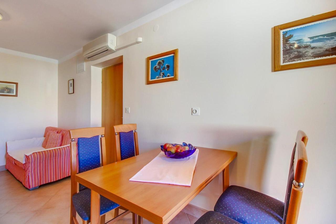 Apartments With A Parking Space Mali Losinj Ngoại thất bức ảnh