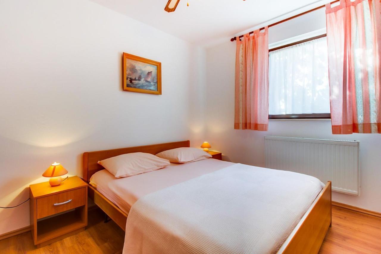 Apartments With A Parking Space Mali Losinj Ngoại thất bức ảnh