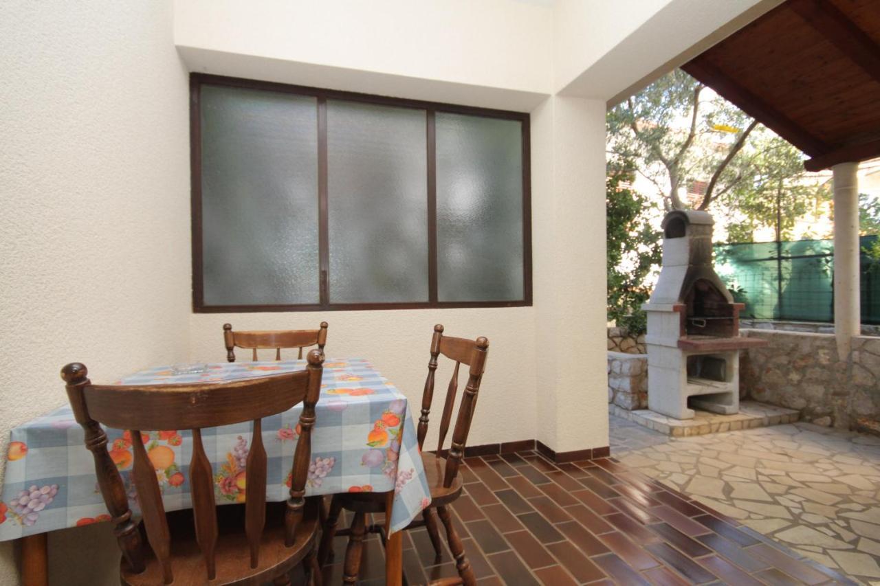 Apartments With A Parking Space Mali Losinj Ngoại thất bức ảnh